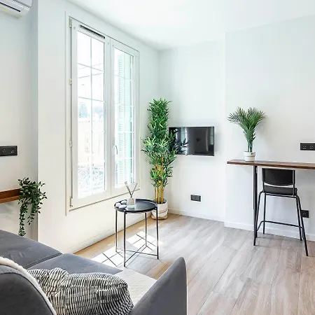 Maska - Avec Terrasse Proche Et Aeroport De Apartment *
